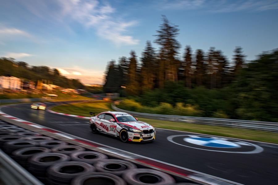  BMW M240i Racing (F22) 2018 года  (фото 8 из 22)